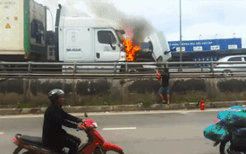 Đầu xe container bốc cháy dữ dội giữa cầu, nhưng cách dập lửa của người đàn ông mới là điều gây chú ý
