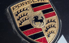 Sau BMW và Audi, Porsche ngưng bán hàng loạt xe tại châu Âu