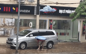 Tận dụng trời mưa để rửa xe: Tranh cãi tiết kiệm 50 nghìn và tác hại xước sơn xe mất tiền triệu