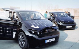 Xe ô tô được lắp 330 tấm pin năng lượng mặt trời, tự sạc cả trong lúc đi
