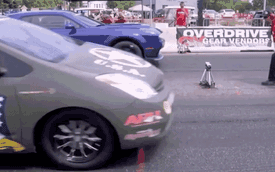 Clip: Toyota Prius cho Dodge Challenger SRT Demon hít khói khi đua drag