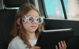Xuất hiện loại kính chống say xe cực chất, đeo 10 phút là dùng smartphone trên ô tô vô tư luôn