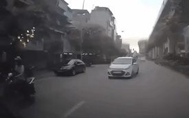 Clip: Xe điên đâm hàng loạt xe trên phố Hà Nội và cái kết ồn ào, ê chề
