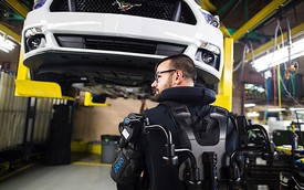 Ford phổ cập khung xương robot cho công nhân toàn cầu