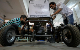 Chán dùng xăng, nhóm sinh viên Ai Cập tự thiết kế xe chạy bằng không khí cho nó tiết kiệm