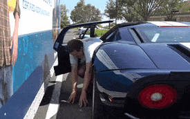 Cửa xe thiết kế dạng đánh đố đại gia của siêu xe Ford GT