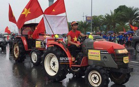 Người hâm mộ huy động cả xe kéo để chào đón Đoàn thể thao Việt Nam về nước