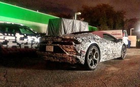 Lamborghini Huracan Spyder 2020 bất ngờ lộ diện: Màn cảm ứng thay bộ nút bấm chiến đấu cơ