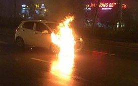 Hà Nội: Hyundai Grand i10 bốc cháy nghi ngút trên đường