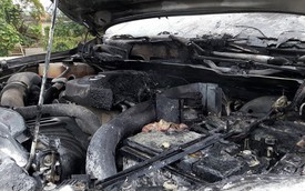 Nghệ An: Mazda BT-50 bốc cháy ngùn ngụt trên đường