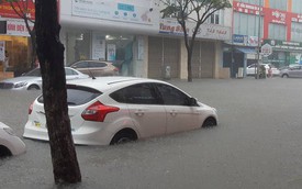 Đà Nẵng: Phố biến thành sông, hàng loạt nhà dân ngập trong “biển nước” sau trận mưa lớn