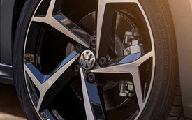 Volkswagen nhá hàng Passat cạnh tranh Toyota Camry ra mắt tuần tới, cam kết trung thành với sedan