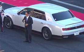Sếp Toyota mang "Rolls-Royce Nhật" Century siêu ngầu tới đường đua