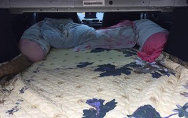 Chủ xe Mazda3 thông khoang hành lý và hành khách làm giường ngủ: Hiểu đúng để cả nhà du lịch an toàn