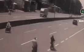Người đàn ông phóng xe ngược chiều bị ô tô đâm văng xa chục mét