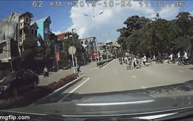 Clip: Nữ sinh đi xe sang đường bị ô tô phóng nhanh đâm trúng, hất văng gần chục mét