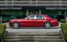 Đỉnh cao chế tác xe: Rolls-Royce Phantom rắc bụi pha lê làm sơn 5 lớp, mỗi lớp đánh bóng 5 tiếng