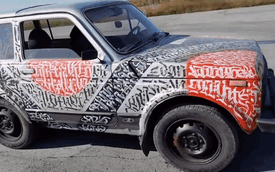 Lada Niva cổ lỗ sĩ hóa thân thành xe 'quái vật 6 bánh': Cũng off-road được như ai!