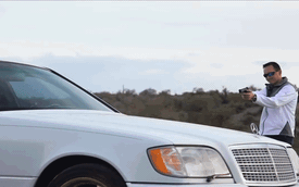 Việc nhẹ lương cao: Ngồi trên xe Mercedes S600 Guard để thử bị bắn xem chống đạn thế nào