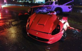 Siêu xe Ferrari California bị xẻ làm đôi sau tai nạn kinh hoàng