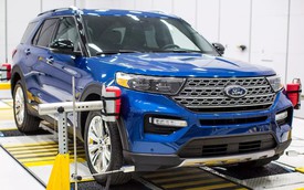 Bật mí cách Ford biến Explorer 2020 thành "rạp phim" 4 bánh