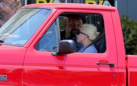 Lady Gaga gây bất ngờ khi chỉ trung thành với bán tải Ford 25 tuổi đời
