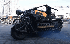 Xe máy dùng động cơ xe tăng nặng nhất thế giới thách thức dân chơi
