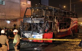 Cháy xe bus 2 tầng, 20 người thiệt mạng