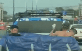 Thời tiết nóng bức, dân chơi Việt chế thùng xe bán tải thành bể bơi di động rồi ngang nhiên tham gia giao thông