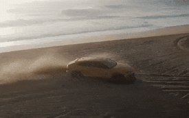 Lamborghini Urus khoe tài off-road ấn tượng trên bờ biển