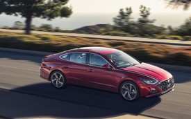 Đánh giá Hyundai Sonata thế hệ mới: Còn khiếm khuyết nhưng đủ sức đấu Toyota Camry tại bất kỳ đâu