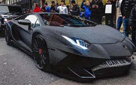 Tiểu thư Moldova dát Lamborghini Aventador SV bằng 2 triệu viên pha lê Swarovski