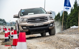 Khách Việt 'phá' SUV và bán tải của Ford để thử sức mạnh trước khi 'xuống tiền'