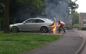 Chủ xe BMW dập lửa bằng cách… thổi, đạp vào xe và cái kết đắng khó tránh khỏi