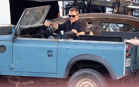 Điệp viên 007 không dùng Aston Martin, lái Land Rover nhưng không hào nhoáng như nhiều người tưởng