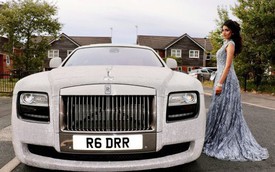 Nữ sinh thuê Rolls-Royce Ghost đính 4 triệu viên pha lê đến lễ tốt nghiệp