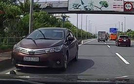 Hà Nội: Toyota Altis phóng ngược chiều ở làn tốc độ 90 km/h trên đường Võ Nguyên Giáp