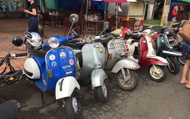 Ngắm loạt Vespa 60 năm tuổi, Honda Super Cub cổ tuyệt đẹp ở Sài Gòn