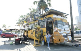 Độc đáo chiếc xe buýt phế thải được hô biến thành quán cà phê