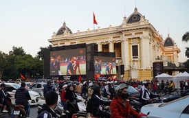 Hàng nghìn CĐV tràn ra đường mừng U22 Việt Nam tiến vào bán kết, giao thông khu vực trung tâm Thủ Đô ách tắc nghiêm trọng