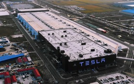 Tesla chính thức bàn giao xe điện "Made in China" đầu tiên