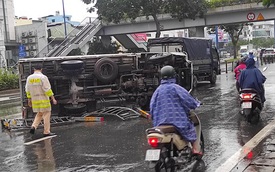 TP Hồ Chí Minh: Xe tải lật nhào trên đường Võ Văn Kiệt, ùn tắc nghiêm trọng