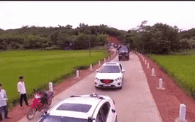 Không xe sang cầu kì: Chú rể đón dâu bằng 15 xe tải chạy dọc đường làng