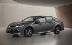 Ra mắt Toyota Camry Hybrid 2021: Hoàn thiện hơn với thiết kế, công nghệ mới