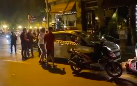Màn hỗn chiến giữa tài xế taxi và người đàn ông chạy xe máy trên phố Hà Nội, lời chia sẻ "bóc trần" sự thật
