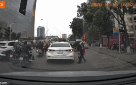 Đỗ xe giữa đường mặc còi bấm "thúc giục" liên hồi, nữ tài xế khiến tất cả ngán ngẩm
