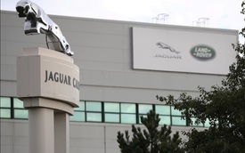 Vừa phục hồi, doanh số Jaguar Land Rover lại tụt không phanh vì COVID-19