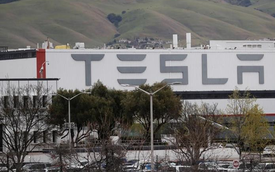 Tesla tạm ngừng sản xuất xe tại Mỹ do Covid-19