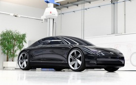 Hyundai Ioniq 6 - 'Sonata bản điện' lộ diện trên phố, để lộ trang bị vốn chỉ có trên xe sang Lexus, Audi
