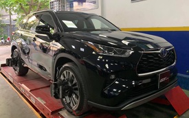 Toyota Highlander Hybrid 2020 đầu tiên cập bến Việt Nam: Ngang phân khúc Ford Explorer, giá không dưới 4 tỷ đồng